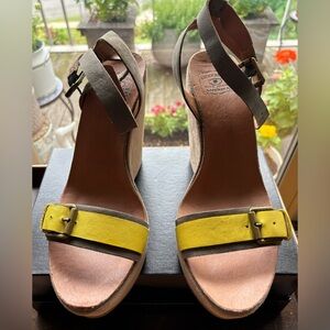 Lucky Brand Leather Open Toe Platform Sandals
Size 10
Like New